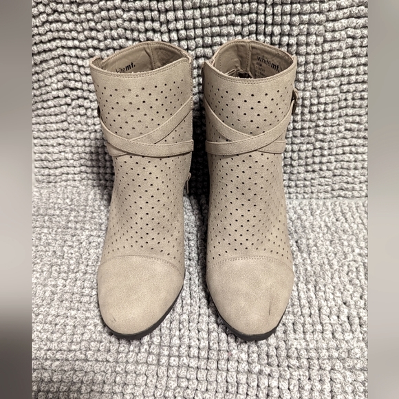 White Mountain Shoes - White Mountain Somers Chunky Heel Ankle Boots Size 8.5